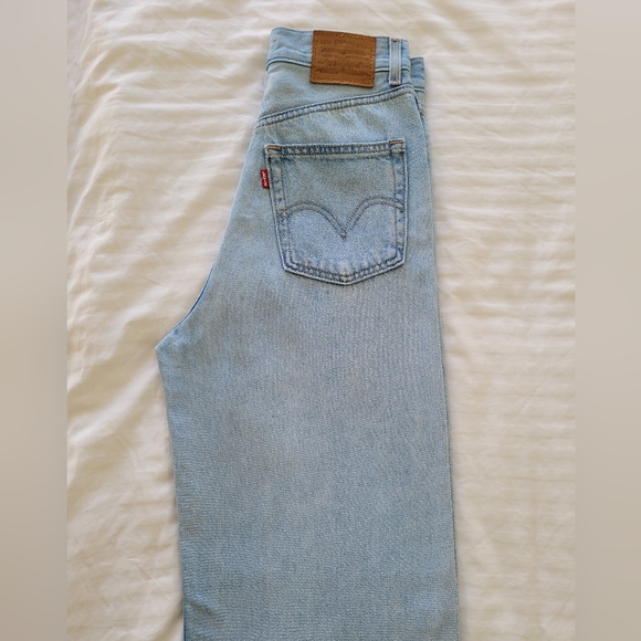 <SOLD> EUC LIKE NEW Levi's premium high loose size 24 - Picture 5 of 8